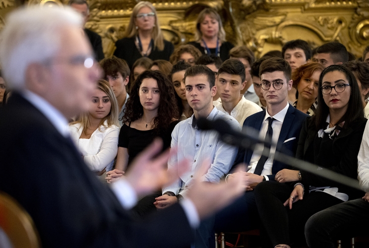 Il Presidente Sergio Mattarella in occasione dell'incontro con alcune scolaresche delle Scuole Secondarie di II grado 