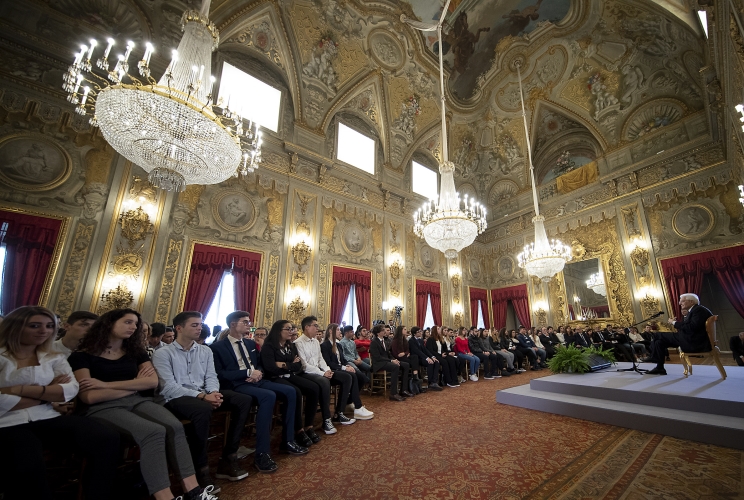 Il Presidente Sergio Mattarella in occasione dell'incontro con alcune scolaresche delle Scuole Secondarie di II grado 