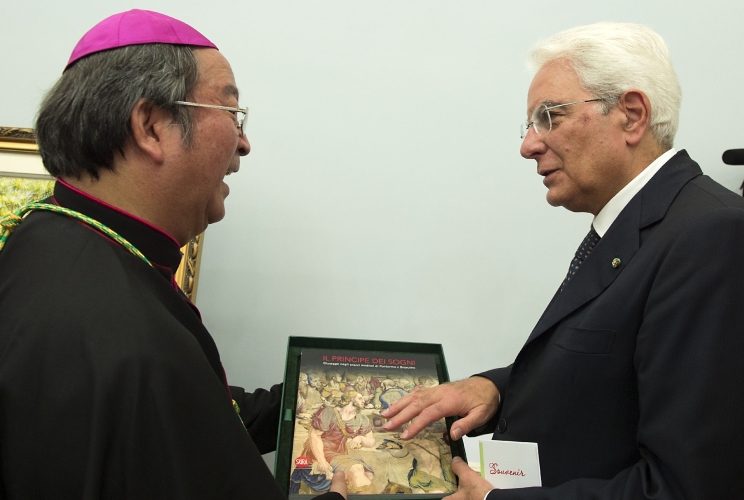 Il Presidente Sergio Mattarella con l’Arcivescovo di Ho Chi Minh City, Mons. Paul Bui Van Doc