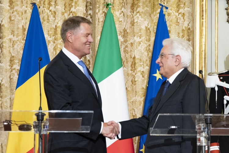 Il Presidente Sergio Mattarella con il Presidente della Repubblica di Romania Klaus Iohannis 