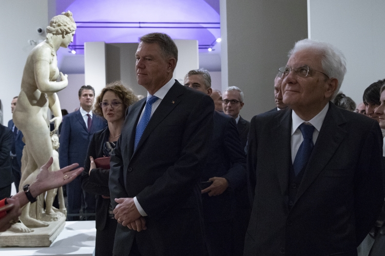 Il Presidente Sergio Mattarella con il Presidente della Repubblica di Romania Klaus Iohannis, alle Scuderie del Quirinale, per l’inaugurazione della mostra su Ovidio.