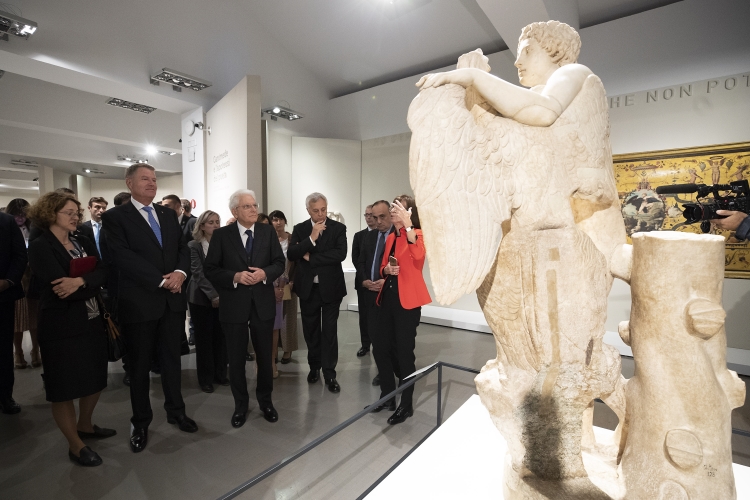 Il Presidente Sergio Mattarella con il Presidente della Romania Klaus Iohannis, alle Scuderie del Quirinale, visitano la mostra su Ovidio. 