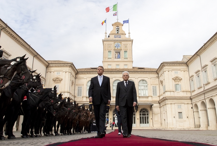 Il Presidente Sergio Mattarella con il Presidente della Romania Klaus Iohannis in occasione della cerimonia di commiato al termine della visita di Stato