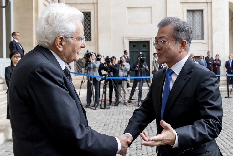 Il Presidente Sergio Mattarella accoglie al Palazzo del Quirinale il Presidente della Repubblica di Corea, S.E. il Signor Moon Jae-in, in visita ufficiale