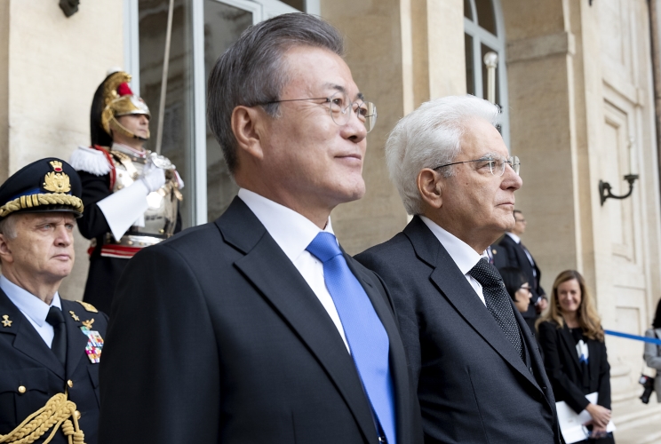 Il Presidente Sergio Mattarella con il Presidente della Repubblica di Corea, S.E. il Signor Moon Jae-in