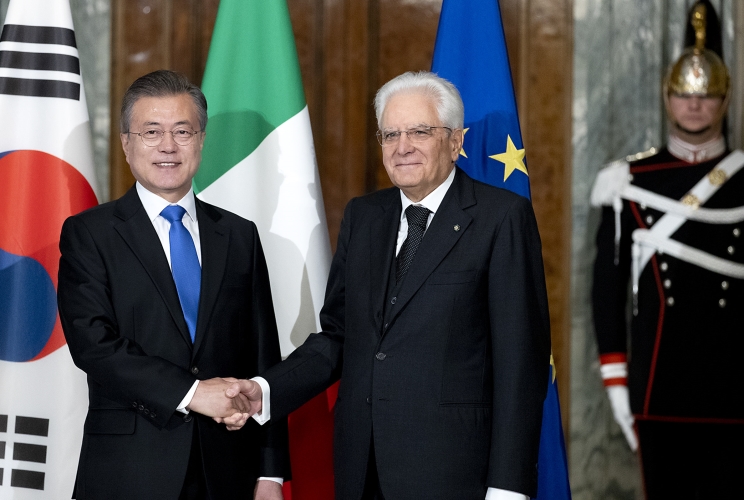 Il Presidente Sergio Mattarella con il Presidente della Repubblica di Corea, S.E. il Signor Moon Jae-in