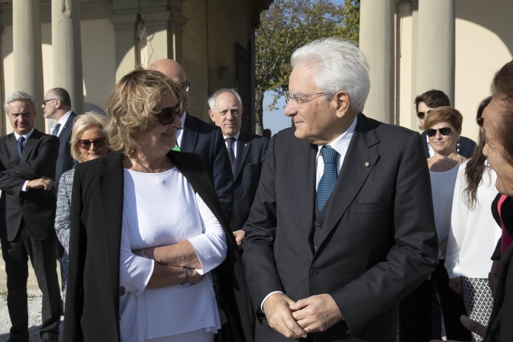 Il Presidente Sergio Mattarella al cimitero di Pontedera con Cecilia Ronchi, figlia del Presidente Emerito della Repubblica Giovanni Gronchi
