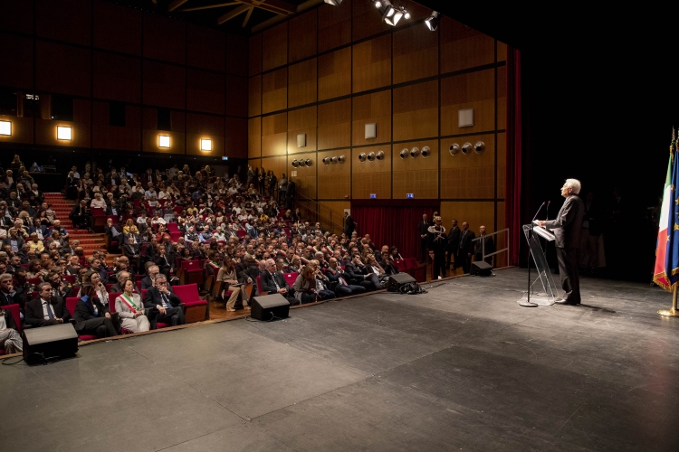 Il Presidente Sergio Mattarella al Teatro Era in occasione della cerimonia di commemorazione del 40° anniversario della morte del Presidente Emerito della Repubblica Giovanni Gronchi
