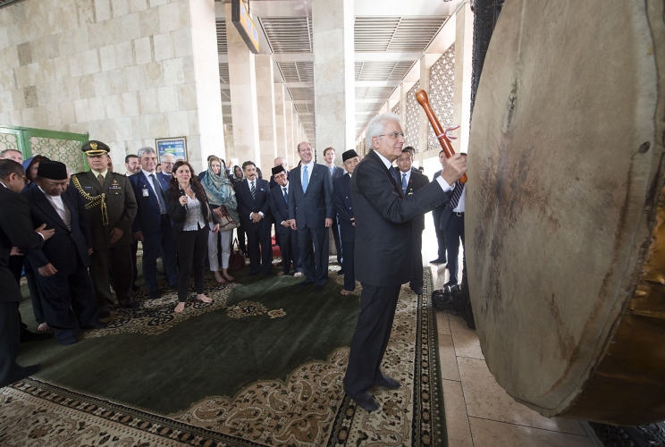 Il Presidente Sergio Mattarella nel corso della visita alla Grande Moschea
