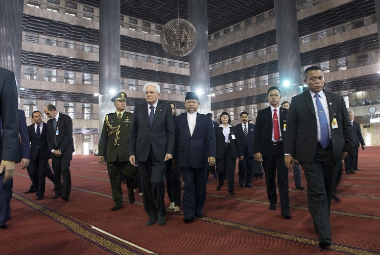 Il Presidente Sergio Mattarella al termine della visita alla Grande Moschea