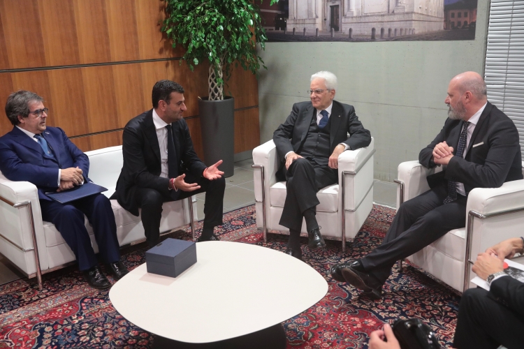 Il Presidente Sergio Mattarella in occasione della cerimonia di apertura della XXXV Assemblea annuale dell’ANCI dal titolo “Prima cittadini. Sindaci, fuori dal luogo Comune”