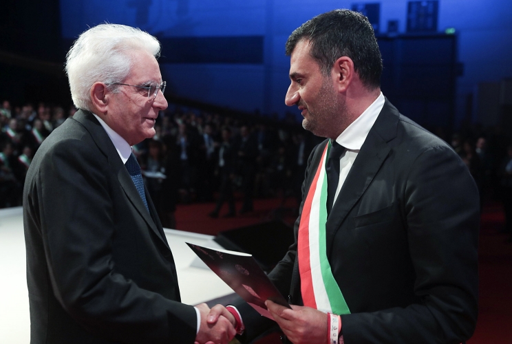 Rimini - Il Presidente della Repubblica Sergio Mattarella al termine dell’Assemblea dell’ANCI saluta il Presidente dell’Associazione Decaro