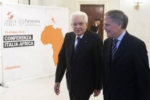 Il Presidente Sergio Mattarella con il Ministro degli Affari Esteri Enzo Moavero Milanesi, in occasione della cerimonia di inaugurazione della Conferenza Ministeriale Italia-Africa