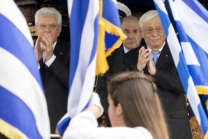 Salonicco - Il Presidente della Repubblica Sergio Mattarella con il Presidente della Repubblica Ellenica Procopios Pavlopoulos alla Parata Militare