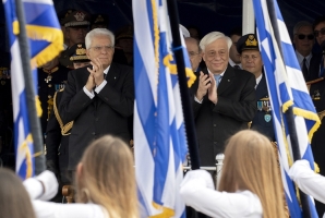 Salonicco - Il Presidente della Repubblica Sergio Mattarella con il Presidente della Repubblica Ellenica Procopios Pavlopoulos alla Parata Militare