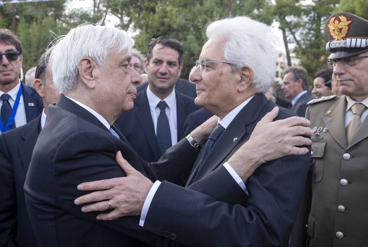 Cefalonia - Il Presidente della Repubblica Sergio Mattarella con il Presidente della Repubblica Ellenica Prokopios Pavlopoulos al termine della cerimonia a Cefalonia