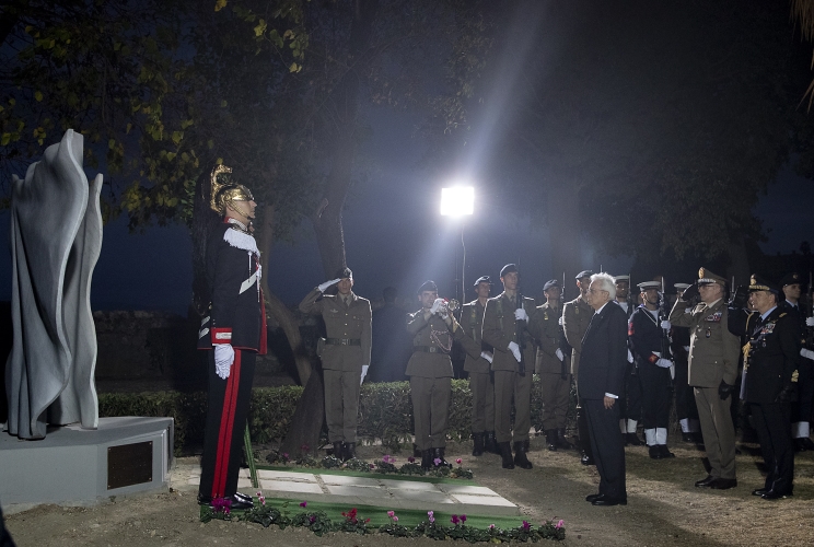 Il Presidente della Repubblica Sergio Mattarella in occasione della deposizione di una corona al Monumento ai Caduti della Divisione Acqui
