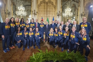 Il Presidente della Repubblica, Sergio Mattarella con la Nazionale italiana femminile di pallavolo finalista ai Mondiali 2018 in Giappone