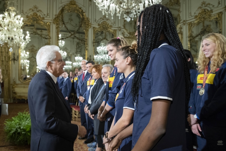 Il Presidente Sergio Mattarella saluta la Nazionale italiana femminile di pallavolo finalista ai Mondiali 2018 in Giappone