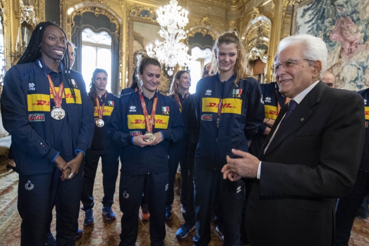 Il Presidente Sergio Mattarella in occasione dell'incontro con la Nazionale italiana femminile di pallavolo finalista ai Mondiali 2018 in Giappone