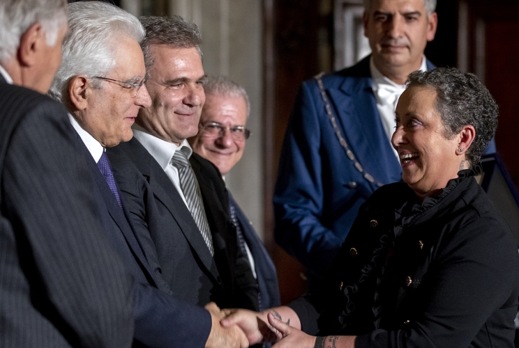 Il Presidente Sergio Mattarella con Carolyn Smith, vincitrice del Premio Speciale AIRC "Credere nella Ricerca"
