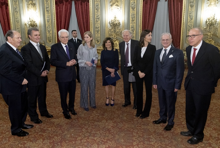 Il Presidente Sergio Mattarella con i relatori della cerimonia di celebrazione de "I Giorni della Ricerca", la Presidente del Senato Maria Elisabetta Alberti Casellati, il Presidente della Corte Costituzionale Giorgio Lattanzi e la Vice Presidente del Senato Mara Carfagna