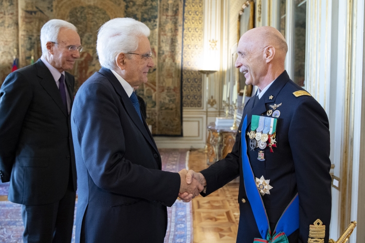 Il Presidente Sergio Mattarella riceve il Gen. S.A. Enzo VECCIARELLI  Capo di Stato Maggiore dell’Aeronautica uscente.
