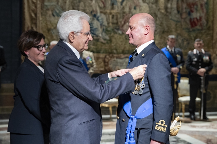 Il Presidente Sergio Mattarella procede alla consegna della decorazioni dell'Ordine Militare d'Italia, conferite nell'anno 2018,al Contrammiraglio Fabio Gregori,Croce di “Cavaliere” dell’Ordine Militare d’Italia. 
