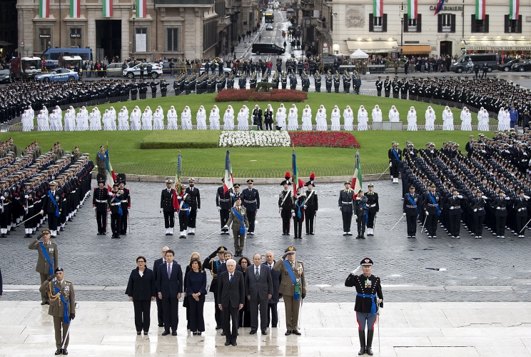 Il Presidente Sergio Mattarella in occasione della deposizione di una corona d’alloro sulla Tomba del Milite Ignoto, nella ricorrenza del Giorno dell’Unità Nazionale e Giornata delle Forze Armate