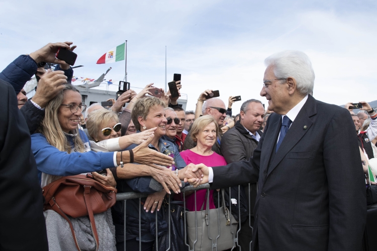 Il Presidente Sergio Mattarella, nel Giorno dell'Unità Nazionale e Giornata delle Forze Armate, arriva in Piazza Unità d'Italia di Trieste. 
