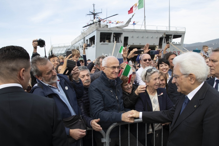 Il Presidente Sergio Mattarella, nel Giorno dell'Unità Nazionale e Giornata delle Forze Armate, arriva in Piazza Unità d'Italia di Trieste. 
