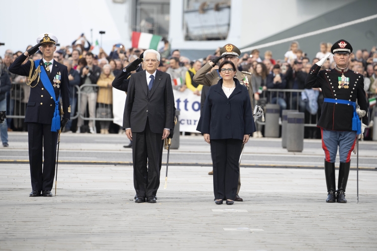 Il Presidente Sergio Mattarella, nel Giorno dell'Unità Nazionale e Giornata delle Forze Armate, è in Piazza Unità d'Italia di Trieste, dove riceve gli onori militari. 