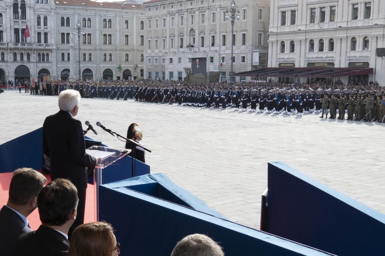 Il Presidente Sergio Mattarella, nel Giorno dell'Unità Nazionale e Giornata delle Forze Armate, è in Piazza Unità d'Italia di Trieste. 