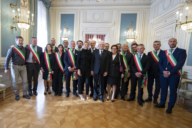 Il Presidente Sergio Mattarella,nel Giorno dell'Unità Nazionale e Giornata delle Forze Armate,a Trieste saluta i sindaci. 
