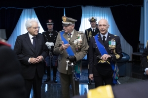 Il Presidente Sergio Mattarella con il Gen.Claudio Graziano e il Gen. Enzo Vecciarelli, rispettivamente Capo di Stato Maggiore della Difesa uscente e subentrante