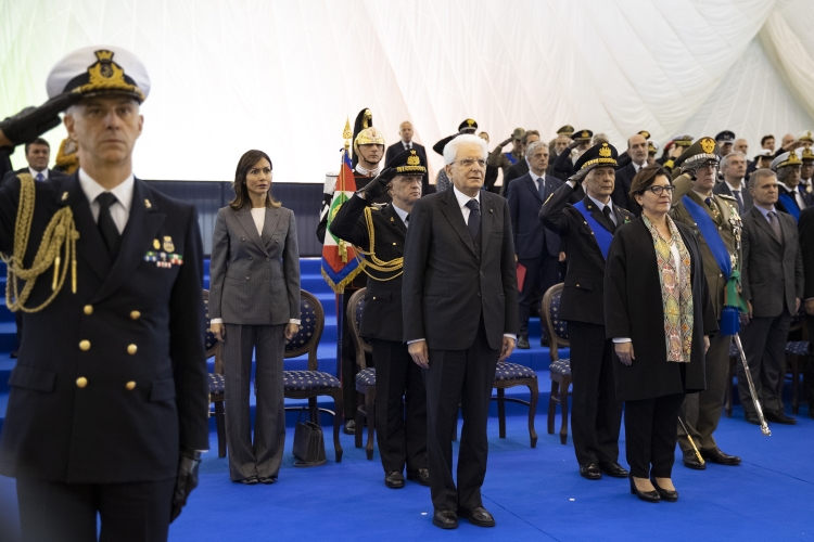 Il Presidente Sergio Mattarella durante la cerimonia di avvicendamento del Capo di Stato Maggiore della Difesa