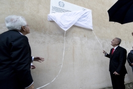 San Demetrio Corone  - Il Presidente della Repubblica Sergio Mattarella e il Presidente di Albania Ilir Meta al termine della cerimonia commemorativa del 550° anniversario della morte di Giorgio Castriota Scanderbeg scoprono una targa commemorativa.
