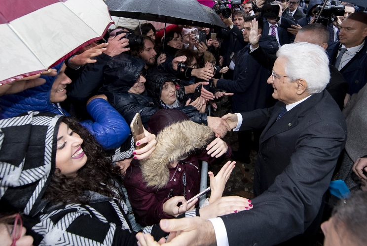 San Demetrio Corone  - Il Presidente della Repubblica Sergio Mattarella al termine della cerimonia commemorativa del 550° anniversario della morte di Giorgio Castriota Scanderbeg.
