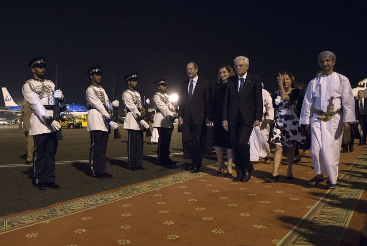 Il Presidente Sergio Mattarella al suo arrivo all'Aeroporto Internazionale di Mascate