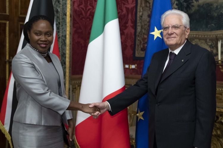 Il Presidente Sergio Mattarella con S.E. la Signora Makeda ANTOINE,nuovo Ambasciatore della Repubblica di Trinidad e Tobago, in occasione della presentazione delle Lettere Credenziali.
