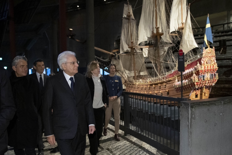 Il Presidente della Repubblica Sergio Mattarella e la Sig.ra Laura visitano il Museo Vasa, accolti dal Sovrintendente dei Musei Marittimi, Leif Gundberg  e dalla Direttrice del Museo, Lisa Månsson in occasione della Visita di Stato nel Regno di Svezia.
