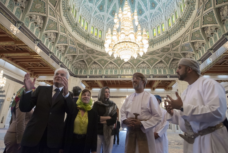Il Presidente Sergio Mattarella visita la Moschea Sultan Qaboos