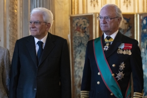 Il Presidente della Repubblica Sergio Mattarella con il Re Carlo XVI Gustavo, in occasione della visita di Stato nel Regno di Svezia.   
