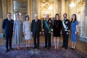 Il Presidente della Repubblica Sergio Mattarella con la Sig.ra Laura, le Loro Altezze Reali, la Principessa Ereditaria Vittoria con il consorte Principe Daniel, e il Principe Carlo Filippo con la consorte Principessa Sofia