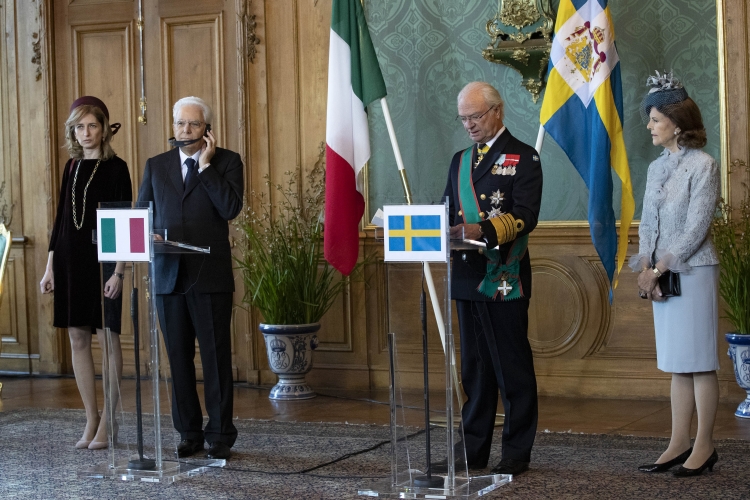 Il Presidente della Repubblica Sergio Mattarella con il Re Carlo XVI Gustavo nel corso delle dichiarazioni alla stampa, in occasione della visita di Stato in Svezia.   