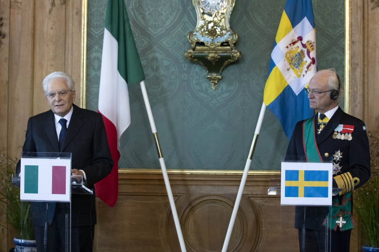 Il Presidente della Repubblica Sergio Mattarella con il Re Carlo XVI Gustavo nel corso delle dichiarazioni alla stampa,in occasione della visita di Stato in Svezia.   
