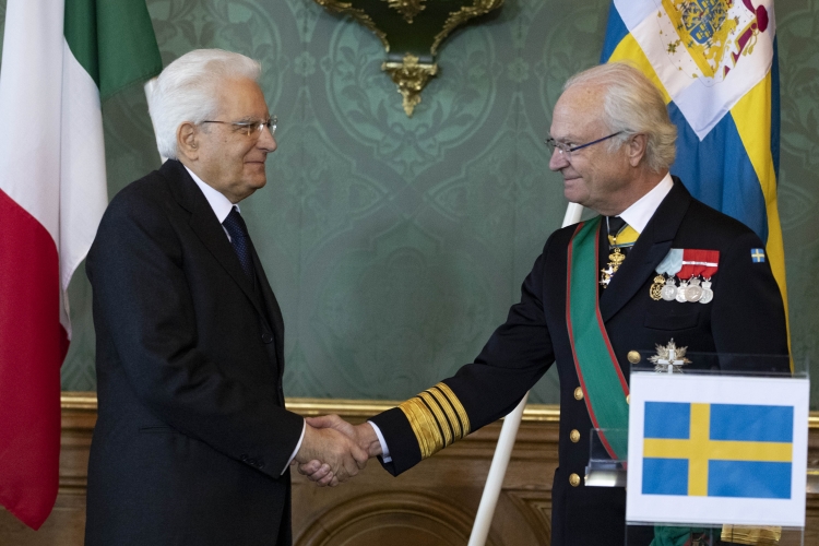 Il Presidente della Repubblica Sergio Mattarella con il Re Carlo XVI Gustavo nel corso delle dichiarazioni alla stampa,in occasione della visita di Stato in Svezia.   
