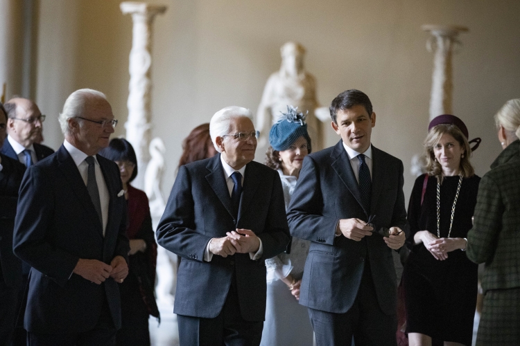 Il Presidente della Repubblica Sergio Mattarella con la Sig.ra Laura e le Loro Maestà, il Re Carlo XVI Gustavo e la Regina Silvia, visitano il Museo delle Antichità Gustavo III.   