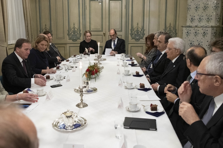 Il Presidente della Repubblica Sergio Mattarella nella sede del Palazzo del Governo durante i colloqui con una delegazione del Governo svedese, in occasione della visita di Stato in Svezia