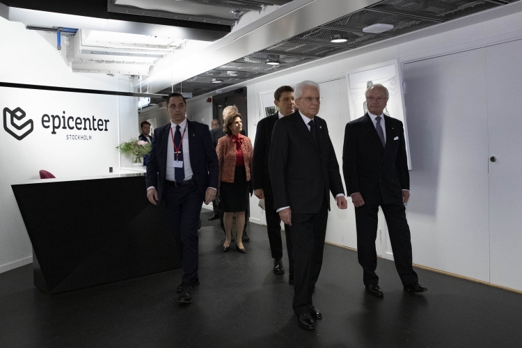Il Presidente della Repubblica Sergio Mattarella con la Sig.ra Laura, e le Loro Maestà, il Re Carlo XVI Gustavo e la Regina Silvia, visitano l’Epicenter 